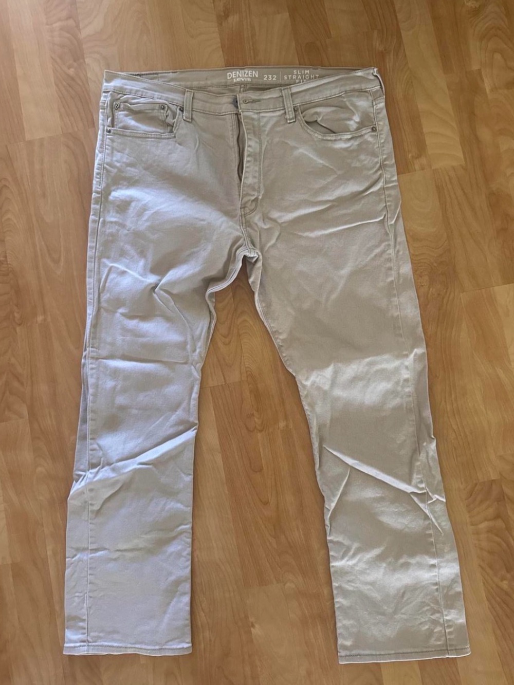 Levi's Men's Beige Slim Straight Chinos
